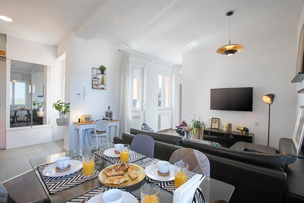 Polai Panorama Apartments With Free Parking