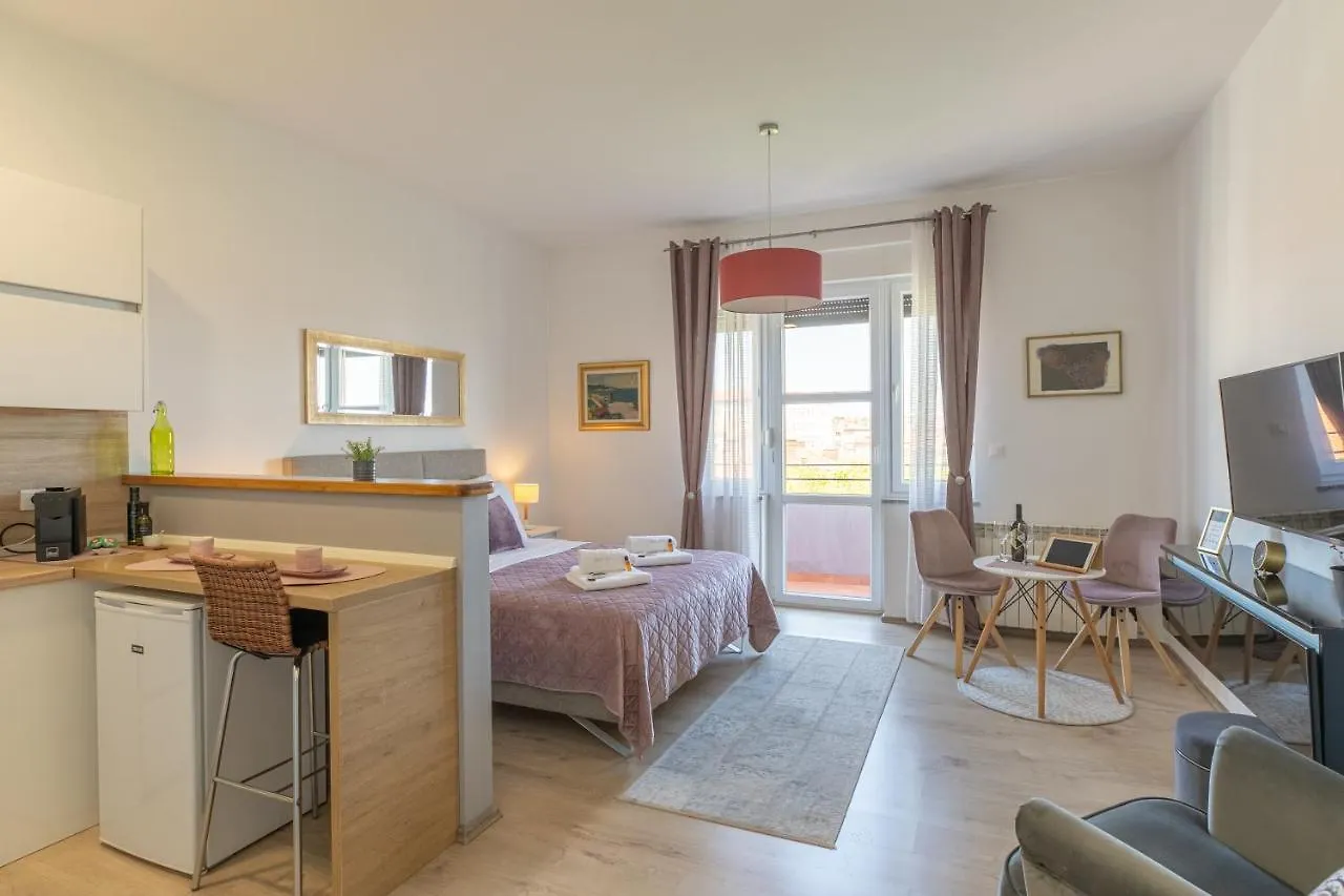 Polai Panorama Apartments With Free Parking 0*, Pula