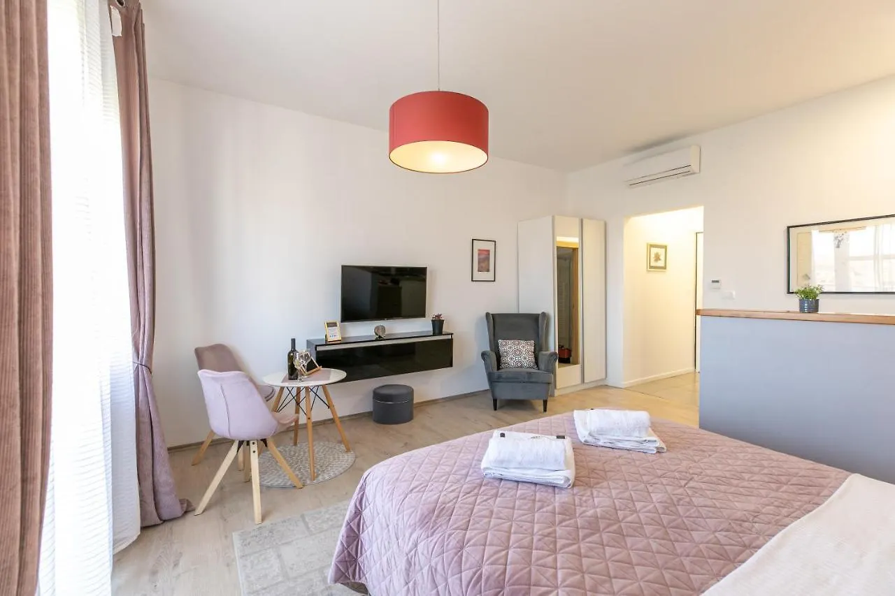 Polai Panorama Apartments With Free Parking