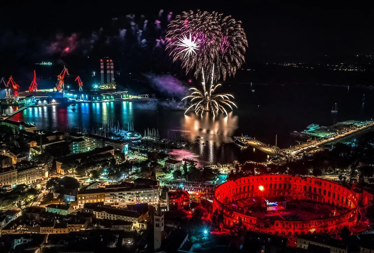 Polai Panorama Apartments With Free Parking 0*, Pula